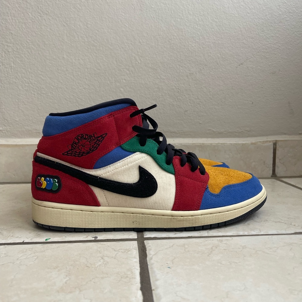 Blue the Great x Jordan 1 mid.